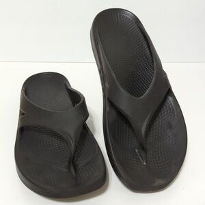OOfos OOriginal Sport sandals. Unisex Women's size 14/ men's size 12